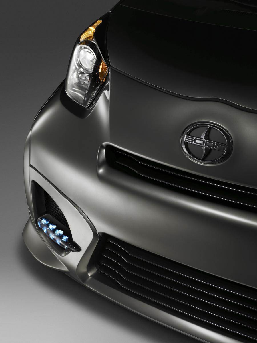 Детали экстерьера Scion iQ by Five Axis 2010 года  (фото 3 из 5)